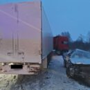 Жуткая авария на трассе в Тверской области: из-за снегопада в ДТП погибла молодая женщина, двое маленьких детей получили травмы