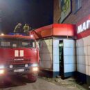 В Нелидово огнеборцы спасли кота, который не мог спуститься с крыши магазина