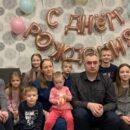 Глава Тверской области Виталий Королев поздравил с днем рождения многодетную маму из города Бежецка Татьяну Аржанову, удостоенную в 2025 году звания «Мать-героиня».