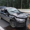 На трассе в Тверской области водитель Лады влетел в ограждение и погиб на месте