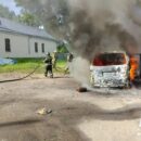 В Торжке огнеборцы потушили автомобиль