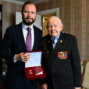 Виталий Королев лично вручил знак «Почетный гражданин Тверской области» участнику Великой Отечественной войны Николаю Алексеевичу Владимирову