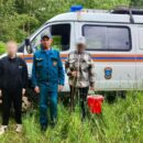 В Тверской области сотрудники МЧС вывели из леса мать и сына, которые заблудились