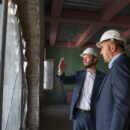 Виталий Королев проинспектировал ход реконструкции Дворца культуры «Шахтер», пообщался с местными жителями и дал поручения по развитию Нелидовского округа