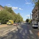 В Твери девушка попала под колеса иномарки, потому что водителя ослепило солнце