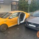 В Твери водитель иномарки врезался в машину такси и зажал двух людей, в том числе 7-летнюю пассажирку