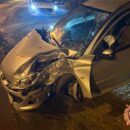 В Твери 19-летняя девушка за рулем иномарки не справилась с управлением и врезалась в дерево