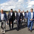 Виталий Королев и руководитель Федерального дорожного агентства Роман Новиков проинспектировали строительство Западного моста